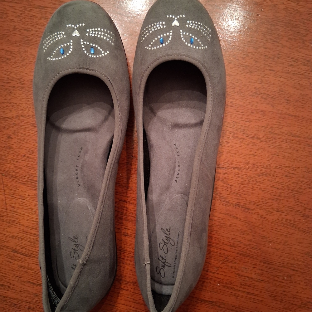 Soft Style Gray Cat Embellished Women's Flats